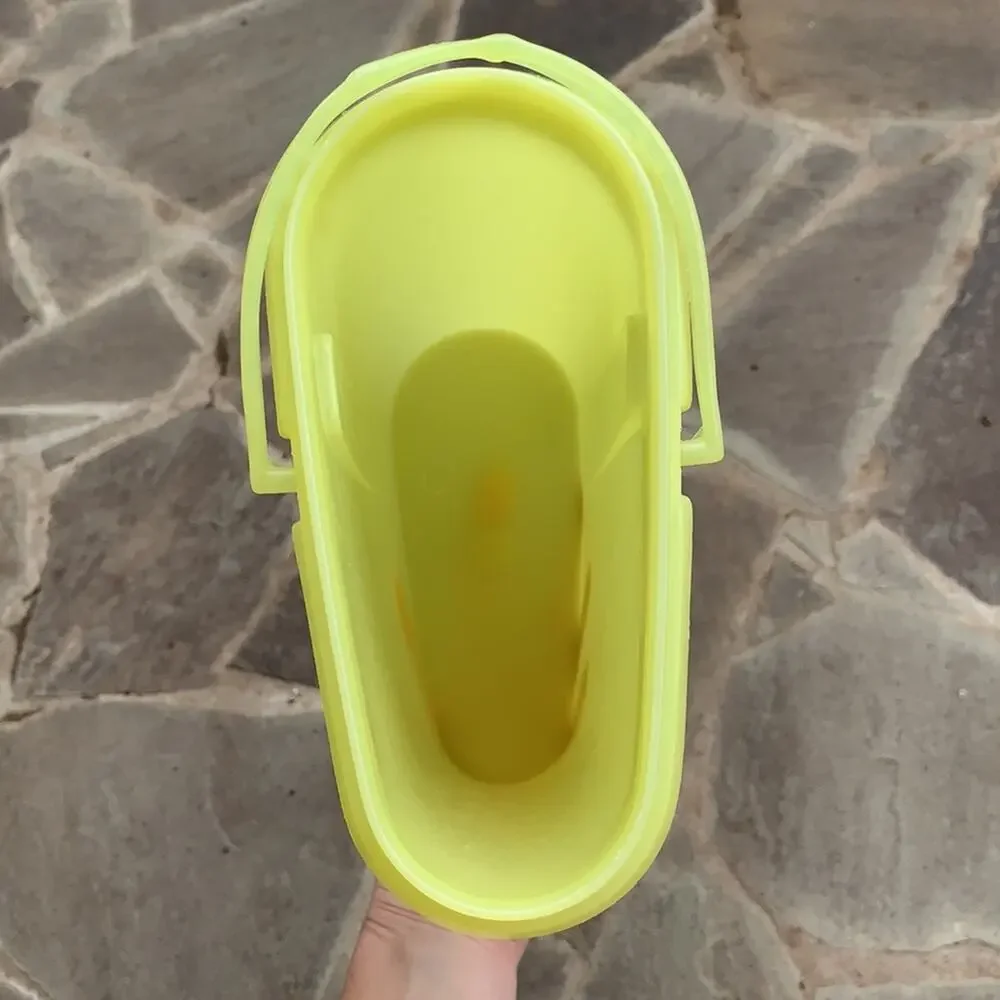 Vintage yellow Tupperware pitcher‎